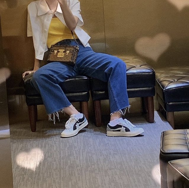 wenseulie's tweet photo. no one:

seulgi: haha how about you come sit on my lap https://t.co/78EKy9OFhB