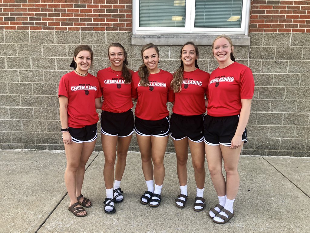 NPHSMcGovern's tweet image. Yesterday these seniors posed for their final camp send off. 😢 #totallynotcrying #newpalproud #ucacamp