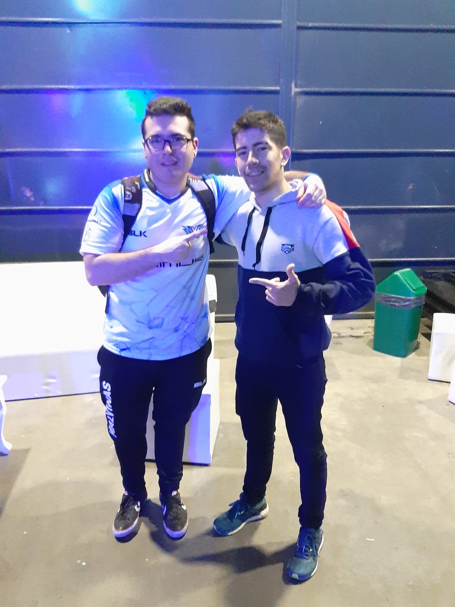 Drekox's tweet photo. Un poco de lo que fue la #musimundogamingweek lo bueno de estos eventos son poder charlar con la gente que conoces vía inet 😊
Gracias @FacuBanzas @minimalcsgo @PsycOrNve @ipavix https://t.co/br0cJkduRO