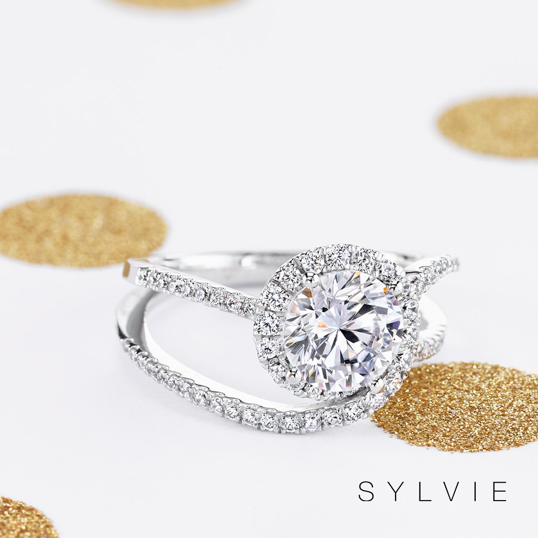 sylviejewelry's tweet photo. We're sparkling into Tuesday morning with this gorgeous swirl #SplitShank #EngagementRing! ✨ Shop this beauty in-store at Studio 2015 Jewelers! https://t.co/RETFlM5Uqo

(Style shown: S1798) #Halo #Engaged #SylvieCollection #SomethingSylvie #Diamonds #SheSaidYes #Brides https://t.co/GUj0YL6dKq