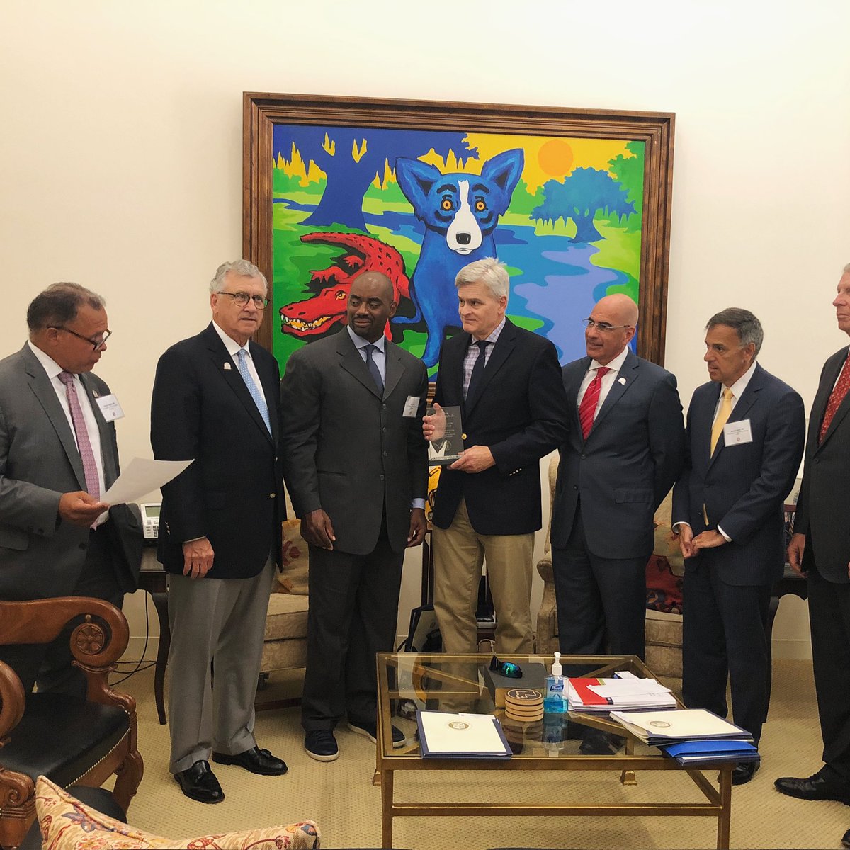 STS_CTsurgery's tweet photo. STS Leadership presenting the Legislator of the Year Award to Sen. @BillCassidy #stsflyin19 https://t.co/Dfl1uCyC47