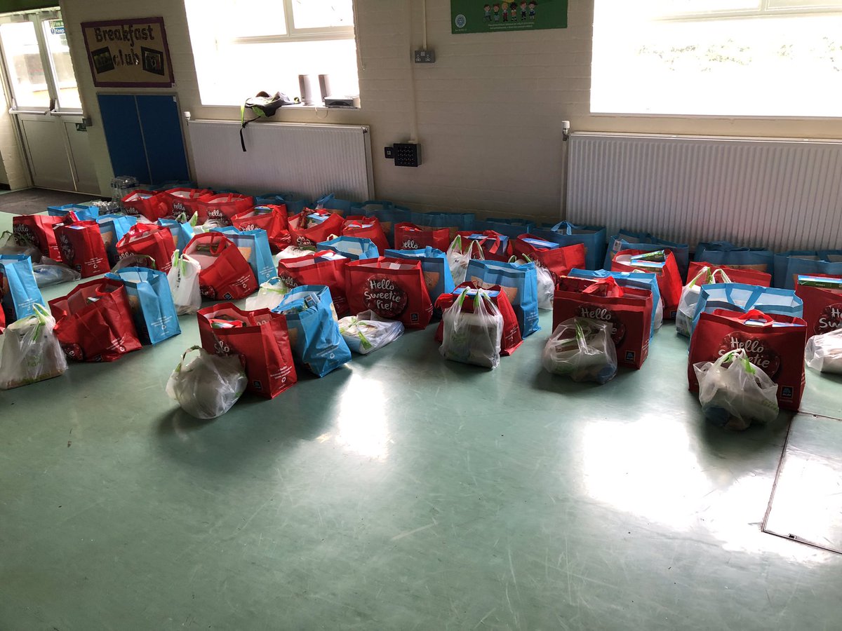 ShonetteBason's tweet photo. This is a school in South Wales receiving food for happiness hampers. I’m so passionate about solving #holidayhunger in UK 🇬🇧 https://t.co/NFQCQjr0kY