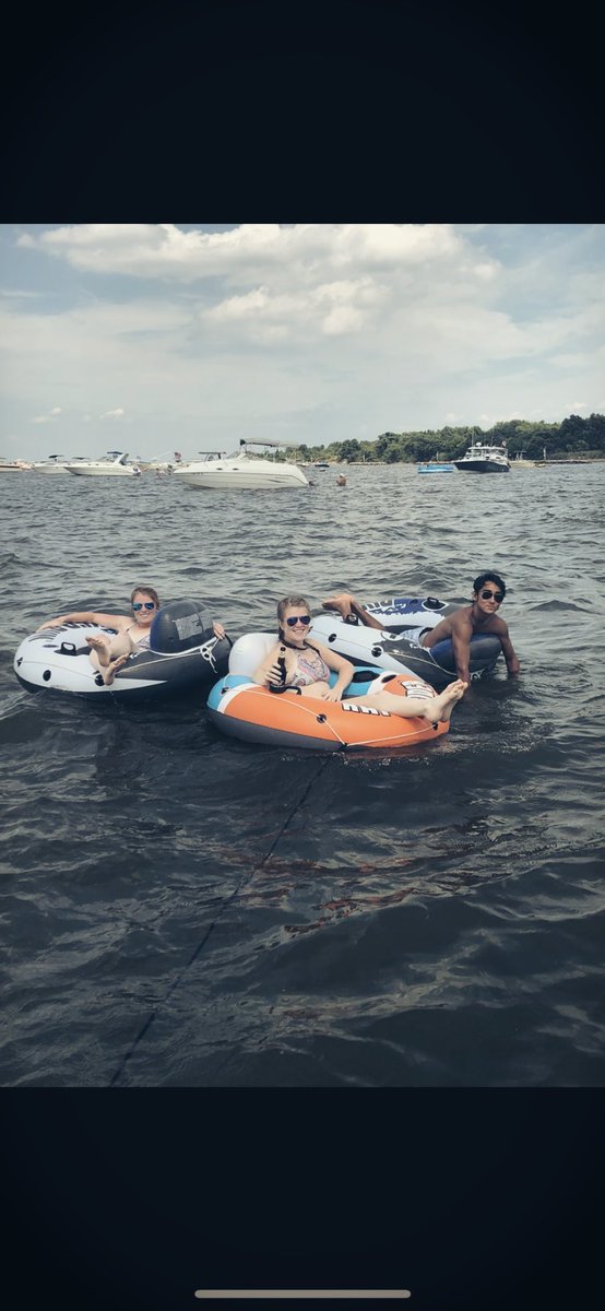 No hockey stick in this picture😂