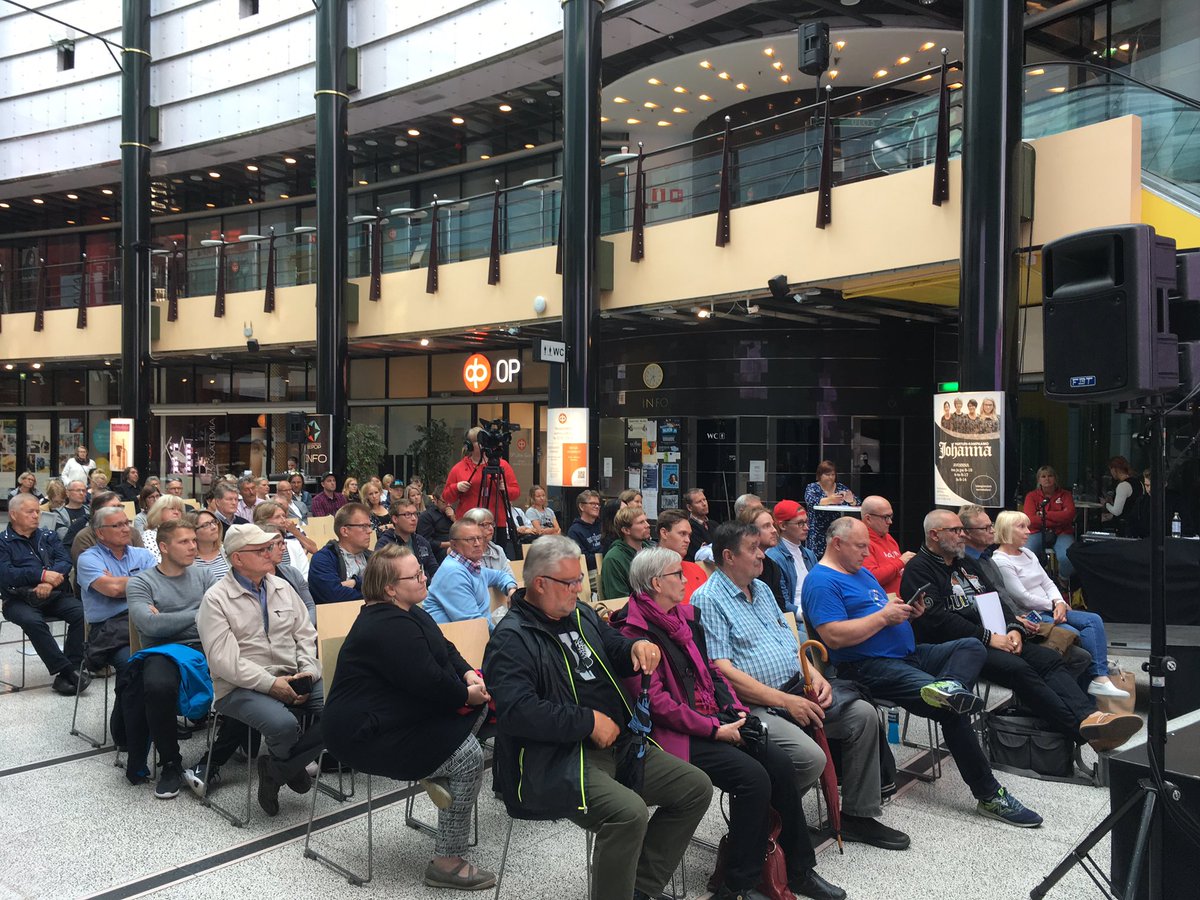 Tupa täynnä - suomalainen #urheilujournalismi kiinnostaa! #urheilutoimittaja #suomiareena #Pori <a href="/LauraArffman/">Laura Arffman</a> <a href="/TInnanen/">Timo Innanen</a> <a href="/JoukoJokinen/">Jouko Jokinen</a> <a href="/RiTurtiainen/">Riikka Turtiainen</a> <a href="/LeoPekkaThti/">Leo-Pekka Tähti</a> <a href="/AnniVuohijoki/">Anni Vuohijoki</a>