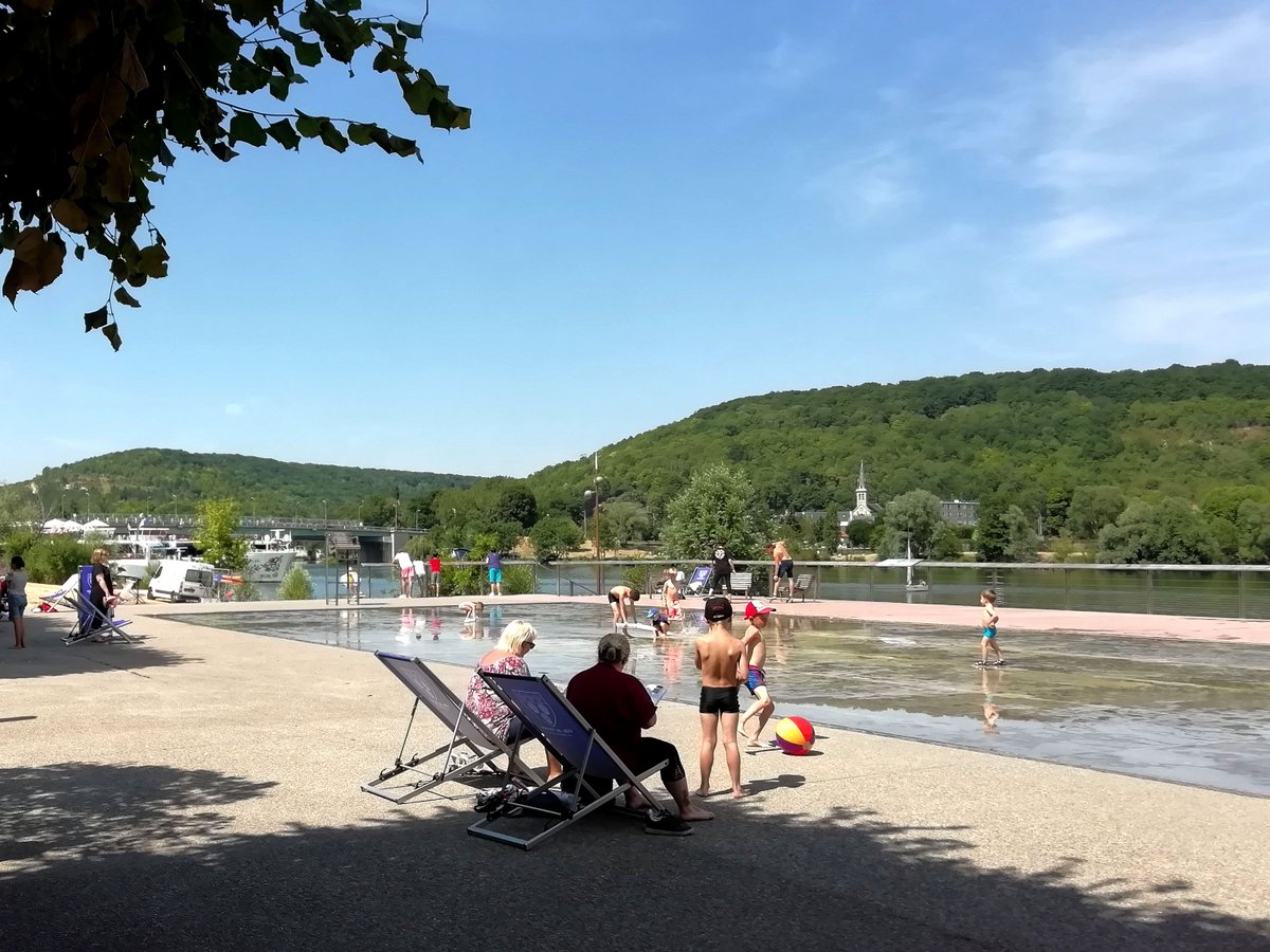 VilledeVernon's tweet photo. La base de loisirs éphémère de l’Esplanade Jean-Claude Asphe vous attend ! ☀️🚣‍♂️
👉 La ville de Vernon vous prête un transat : vous n’avez plus qu’à profiter. 😎
Chaque jour, de 15h à 19h, prêt de matériel de loisirs et de détente.
#VernonBouge #VernonEcoResponsable https://t.co/d0b3Q6Yeka