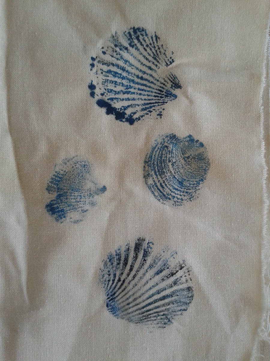 Hughes_MichaelE's tweet photo. Holiday fun experimenting!
#gyotaku inspired shell #print #printmaking #art #textileart Shells from #ynyslas beach! https://t.co/DawH3jZhva