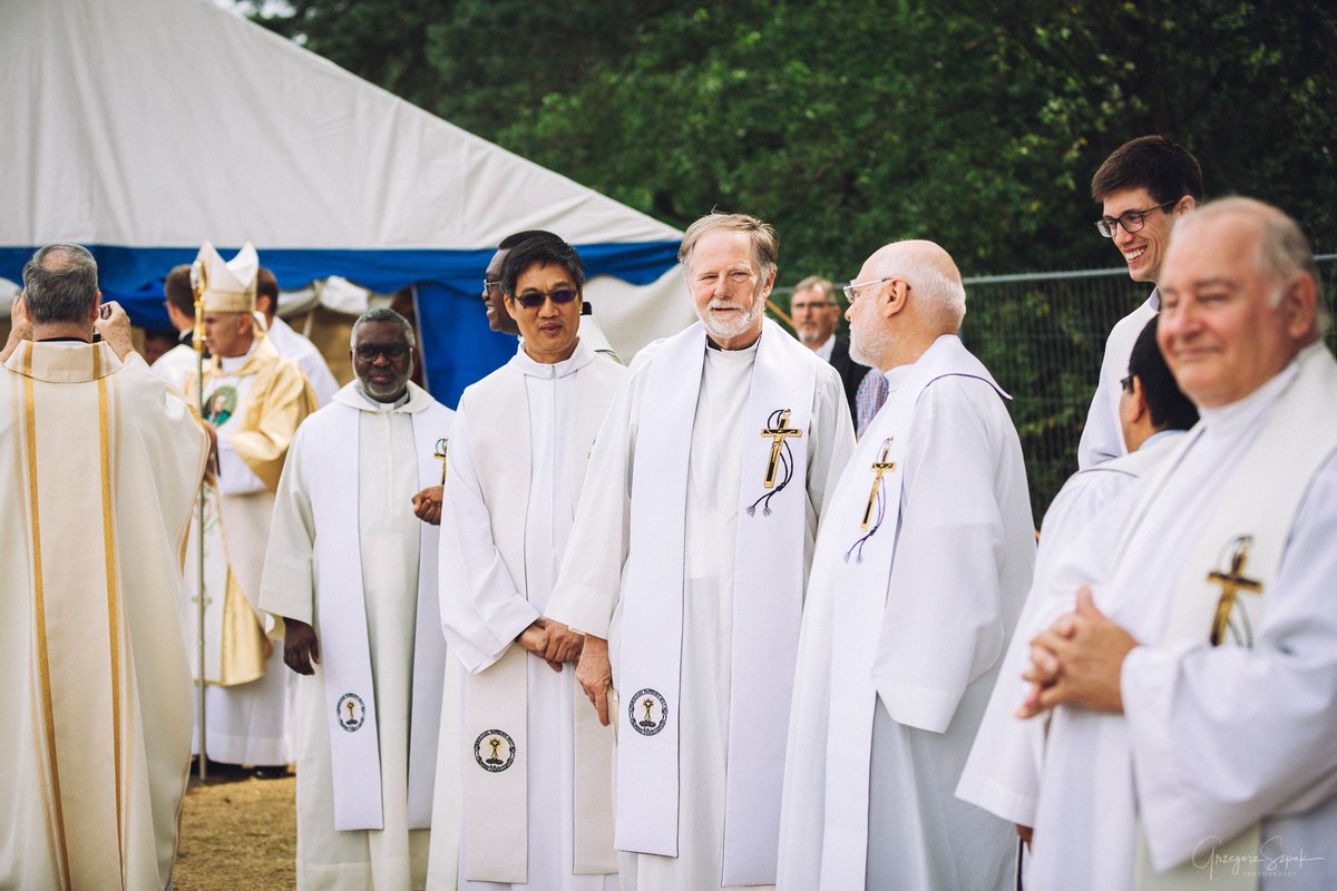 OMILacombe's tweet photo. Following the #InterChapter19 our provincial Fr. Ken Forster, OMI and other Oblates had an opportunity to join #OblateYouth who gathered for the Youth Festival in Kokotek, Poland. Young Church is truly on fire! #festiwalzycia @oblaci_pl Photo credit: Grzegorz Szpak Photography https://t.co/kku9ZfjM1G