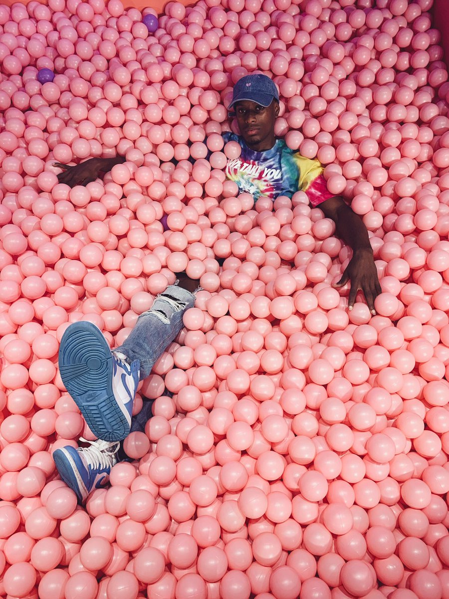 imjohnmfdavis's tweet photo. #Partywith #nikelosangeles https://t.co/OGv85UEmzB
