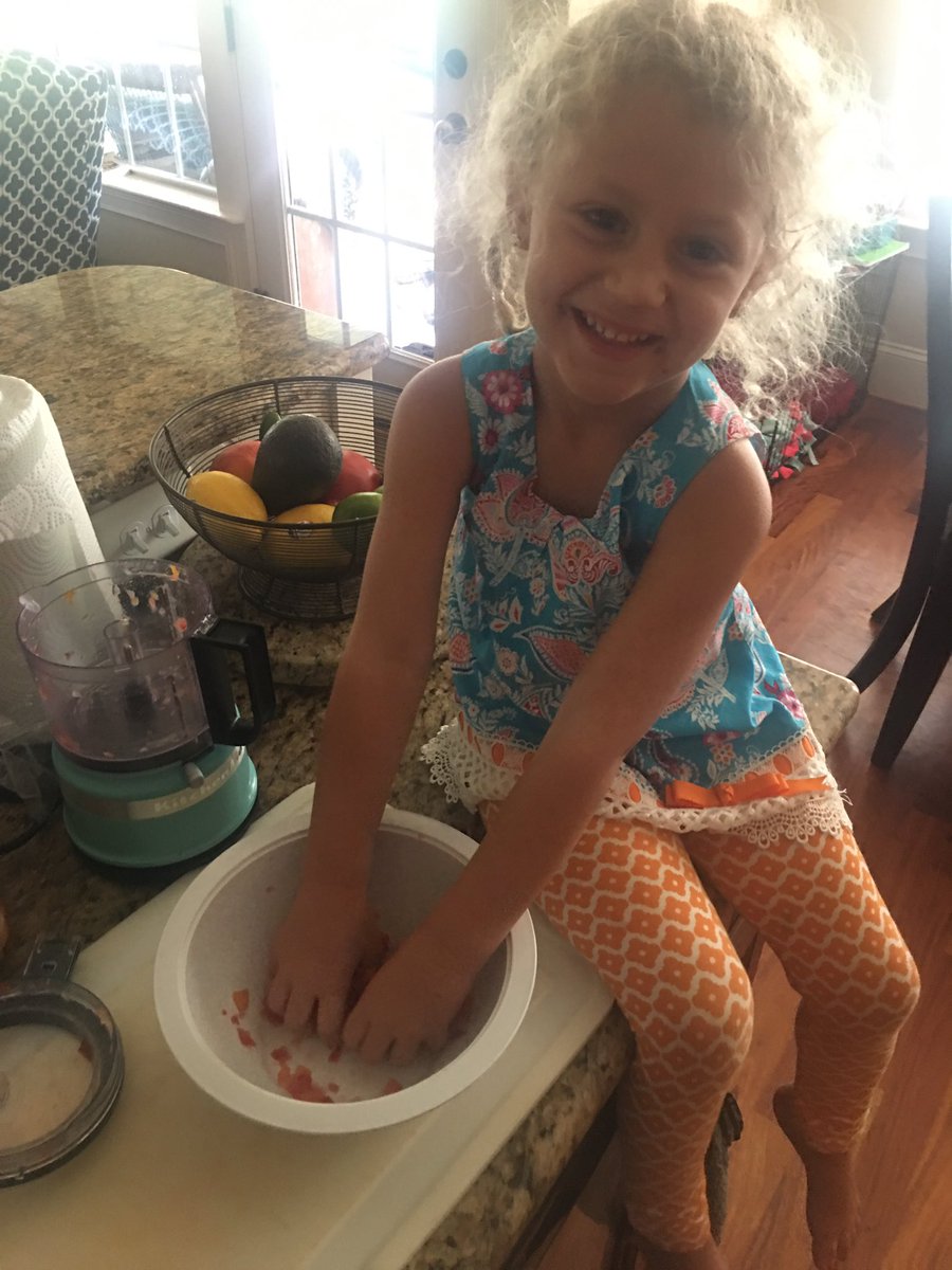 tbrax5's tweet photo. Making fresh salsa with the Worlds cutest sous chef 💜#originalSTEM https://t.co/K5ZTvHettM