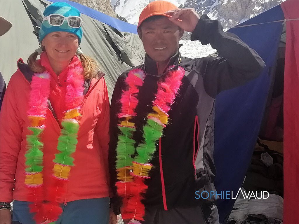 SophieLavaud's tweet photo. Gasherbrum I (8068 m) : retour du sommet
#Gasherbrum1_2019 #letsgosummit
#itismychoice #Danone #Teamworkmakesyourdreamswork #Reyl
#Milletriseup #Baechli #Grivel #asporteyewear #tingerlaattoujoursavecmoi
#RECCO #BeSearchable #CASGenève #sportquestgeneva #welovealgae https://t.co/XeSrn1DgfJ