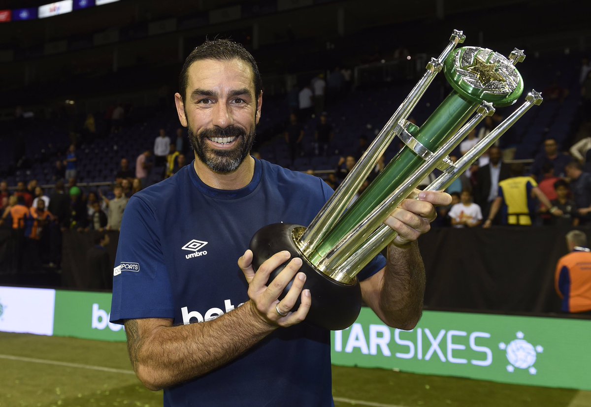 ON THIS DAY: Two year’s ago today <a href="/piresrobert7/">Robert Pires</a> and France lift the inaugural Star Sixes trophy in London! 🇫🇷🏆✨ #legends #starsixes