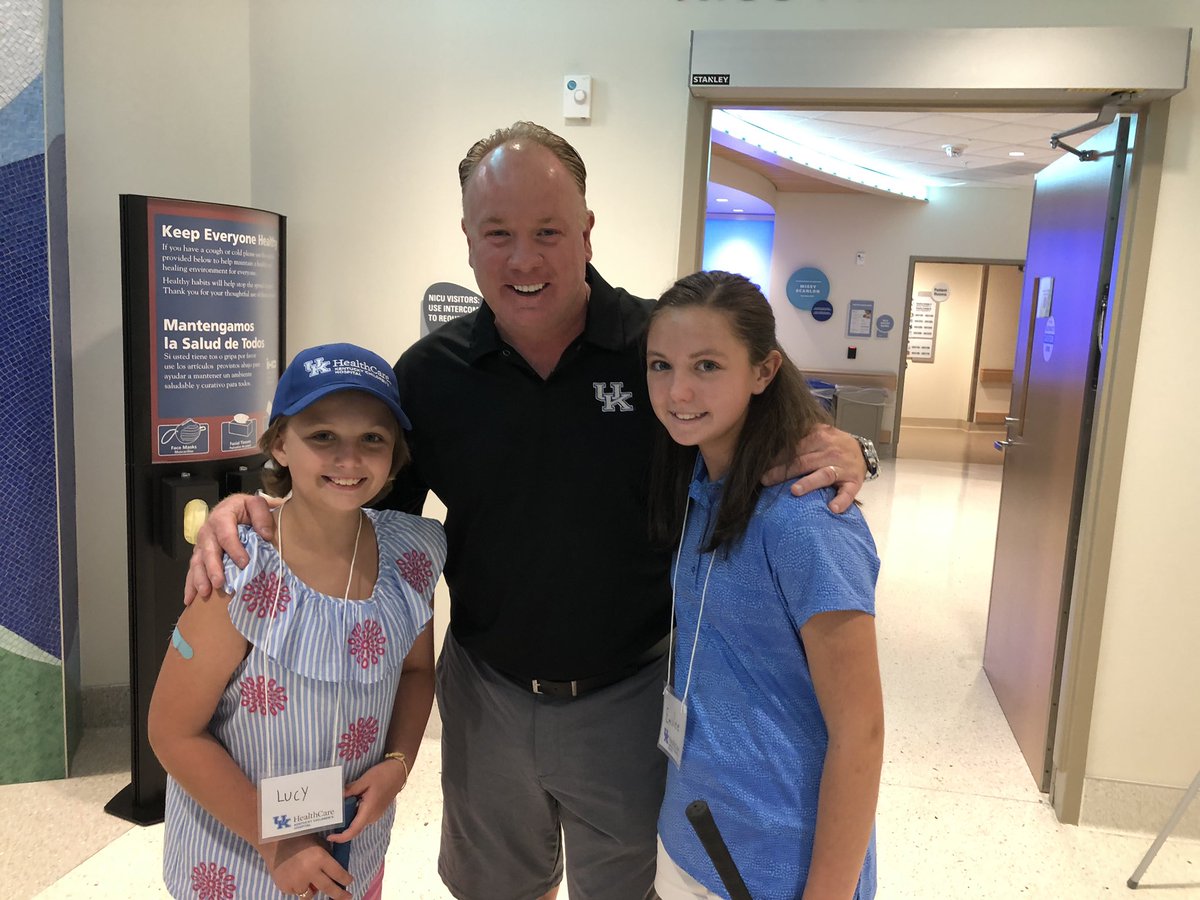 fightlikeagoose's tweet photo. We had a great time with the @BarbasolChamp Putt Putt. Thank you @UK_HealthCare @UKFootball  @kentuckygolf @KentuckyVB https://t.co/O4P4qiGl4d