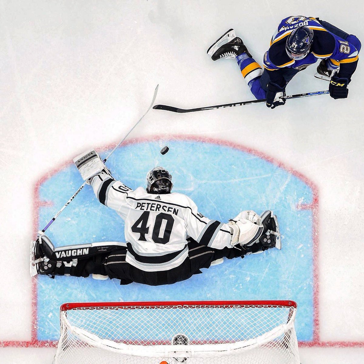 CalPetersen40's tweet photo. Pumped to be back in LA for 3 more years! 👑 https://t.co/U65BoPhtID