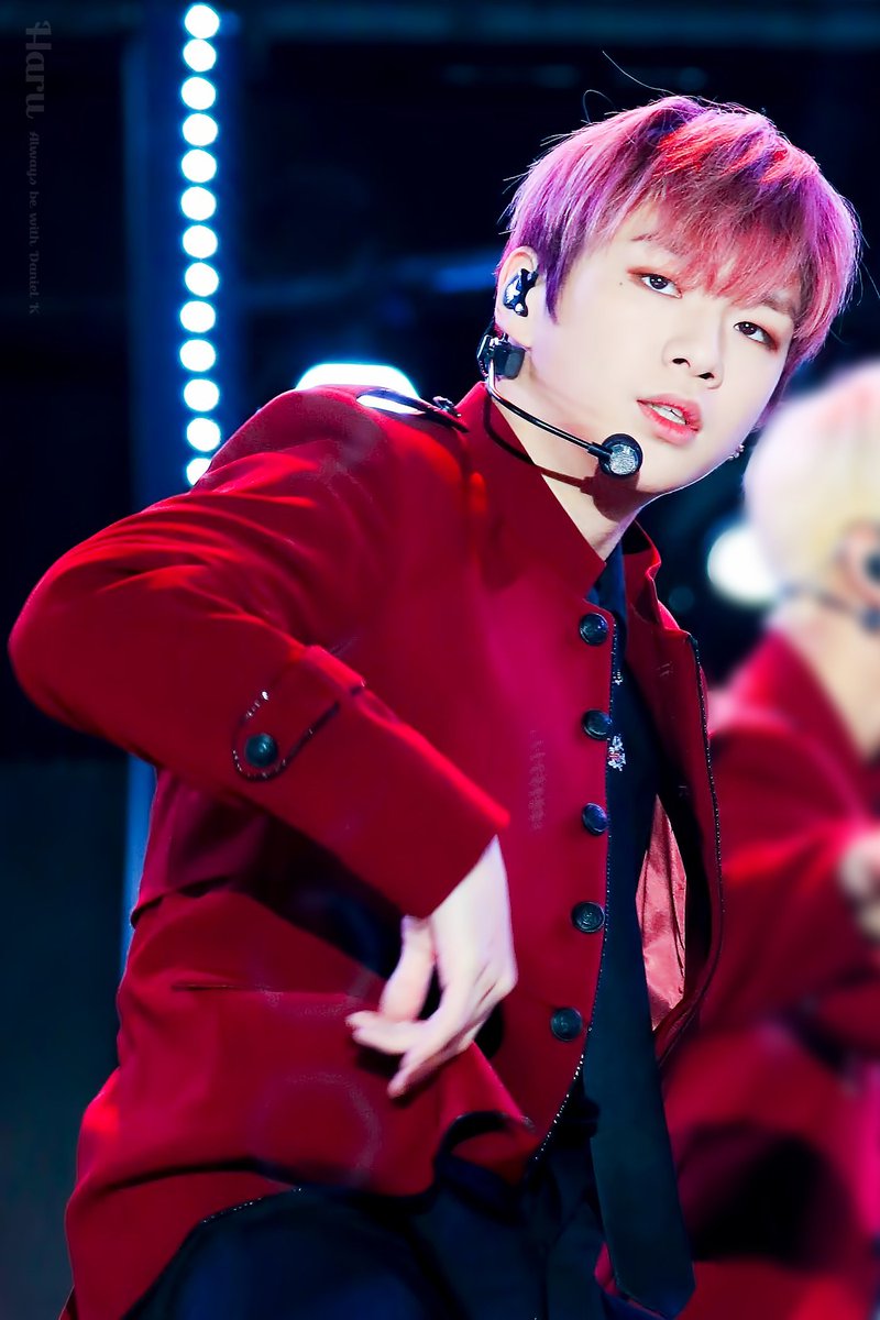 idolinred's tweet photo. solo ; daniel https://t.co/oF99yaPQyh