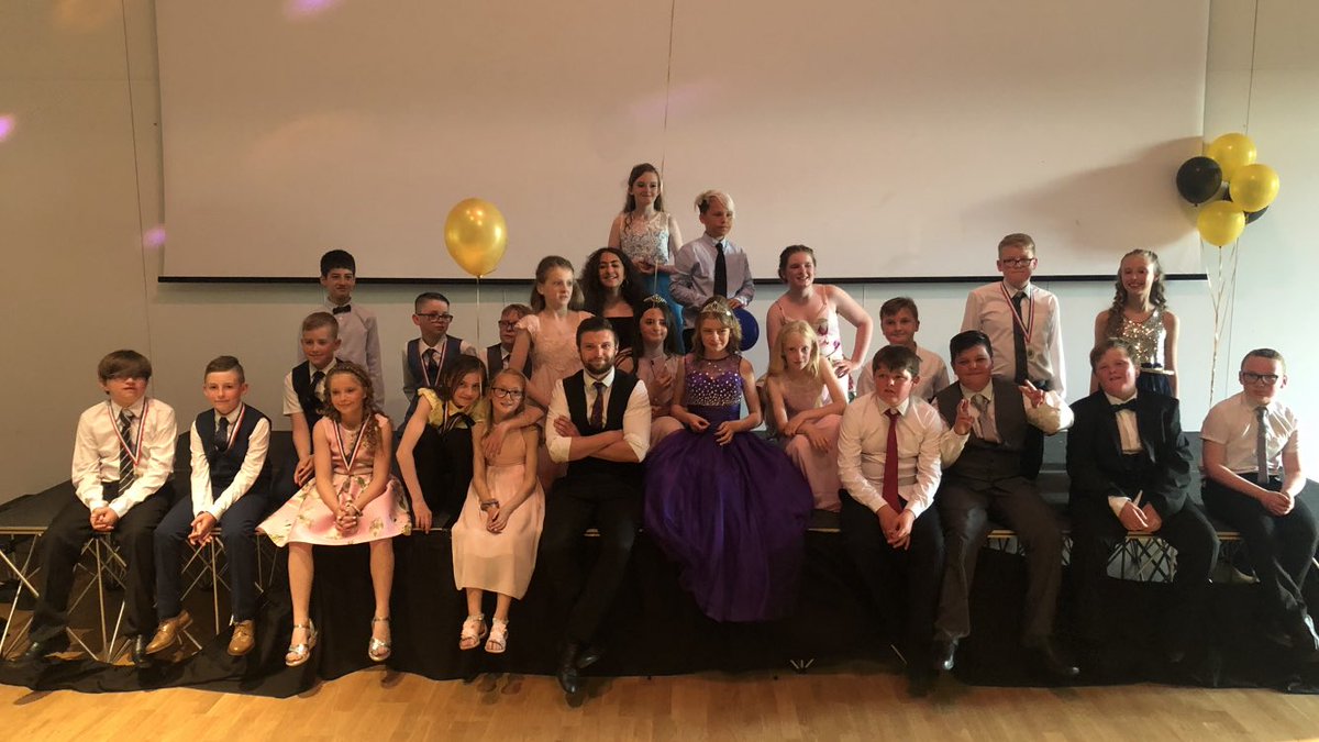 MrP_BSCA's tweet photo. And with that, goes another prom! What an amazing group of children!  Been my pleasure to teach them all! #Leavers2019 #amazing #goodluck https://t.co/1MgeVUpZrj