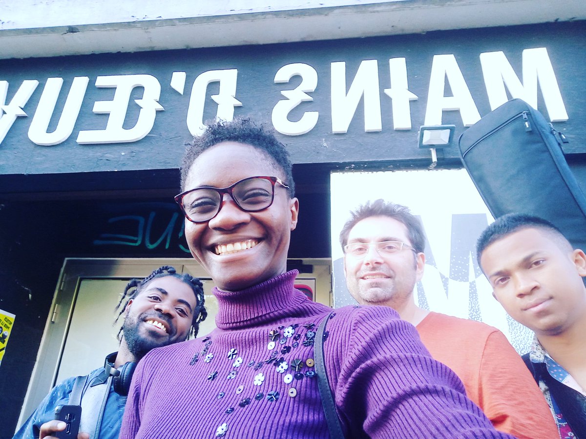 gaelle_wondje's tweet photo. Les voilà...😍😍😍
Pitt à la batterie,
Lionel à aux claviers,
Ranto à la bass
Merci messieurs pour ces moments de jouissance😘😘😘
#rdv_vendredi
#AMOUR_PAIX_ET_GRATITUDE
#ENING https://t.co/l2PjWlQXiT