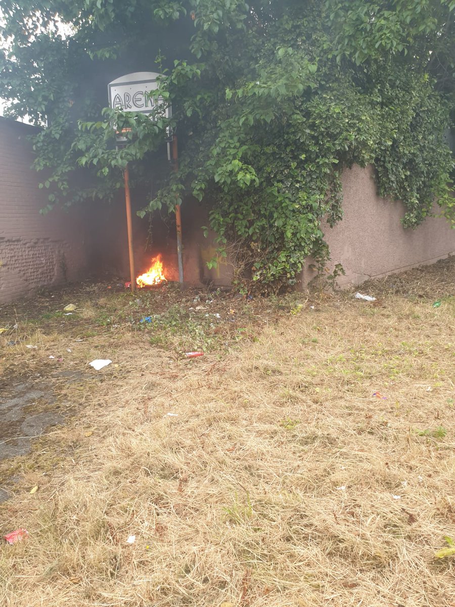 DubFireBrigade's tweet photo. Firefighters from HQ have extinguished rubbish on fire and prevented it spreading to trees at Matt Talbot Court this evening. With the great dry weather, fires in grass/bushes/trees will spread quickly. https://t.co/XJNiy9cv6n