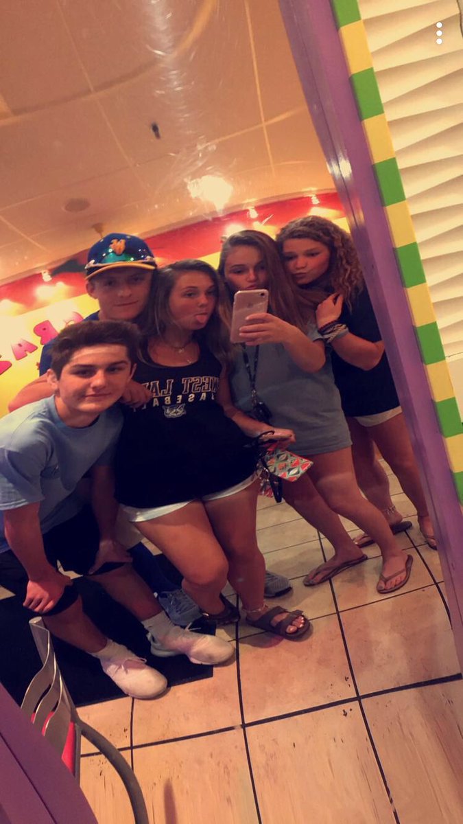 ethan_stitz's tweet photo. Happy birthday Emma🎉🎉😁. I hope it’s a great one. #oldgf 😂 https://t.co/Fis33N8SGR