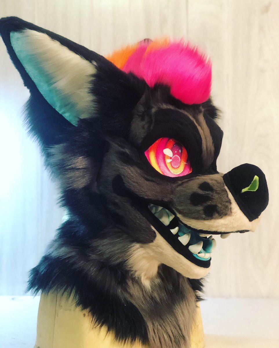 RancidRampage's tweet image. ✨🦖✨
Chomp the Dino Dog for @dinodogchomp !!
He has UV reactive fur and eyes, dry-brushed face details, and a totally pickable nose 🤩