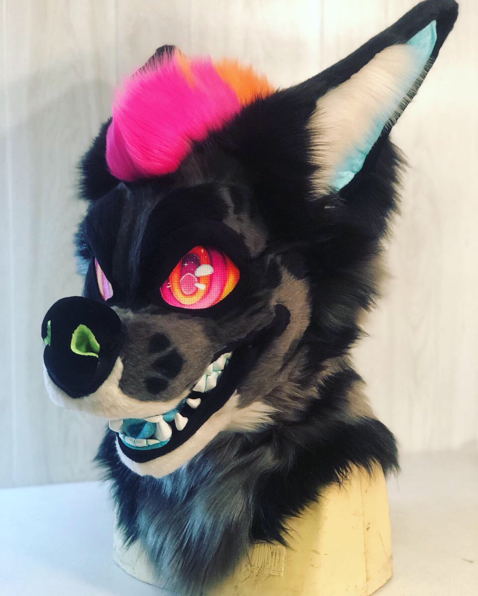 RancidRampage's tweet image. ✨🦖✨
Chomp the Dino Dog for @dinodogchomp !!
He has UV reactive fur and eyes, dry-brushed face details, and a totally pickable nose 🤩