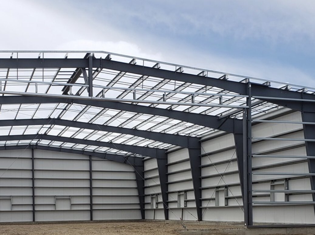 Big day at Blanke Farms as we are craning the roof on today. Progress pics to follow...

silverlineconstruction.net/blanke-farms/