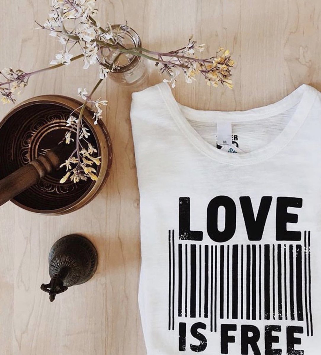 SuperLoveTees's tweet photo. Give a little, it’s free.
~ https://t.co/YUv7SQ4mjW 
📸 via @YogaRichmond ✨ #loveisfree https://t.co/p86IIJk2g7