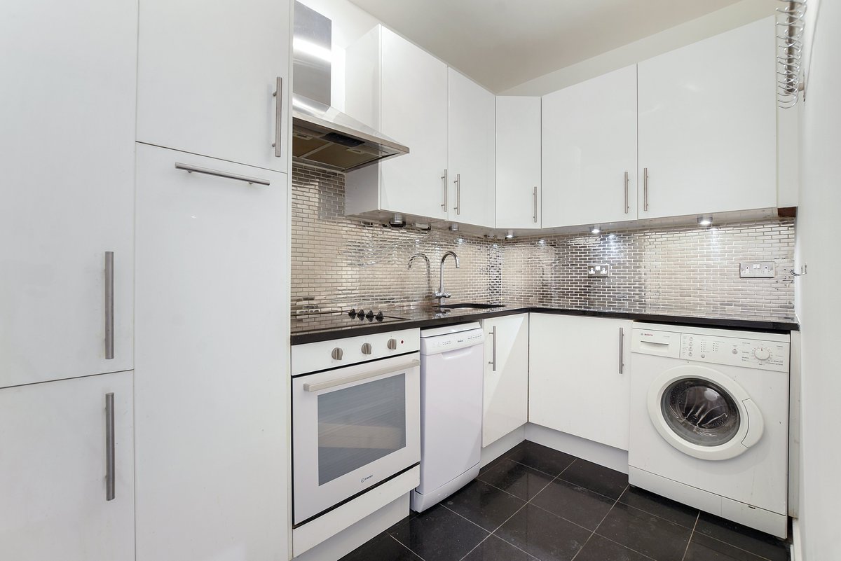 PrimroseProps's tweet image. Check out our latest successful refurbishment project for this two bed in Regents Park! #Primelocation #London #Lettings