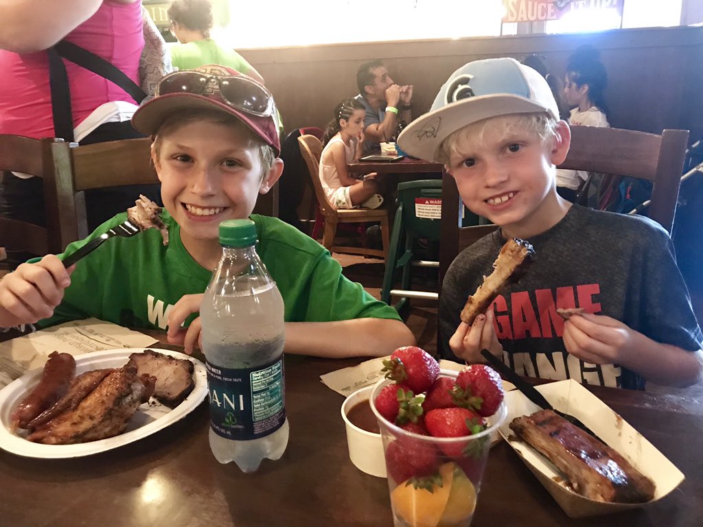 tandrewswriter's tweet photo. Great job @SeaWorld Orlando for your commitment to #foodallergic guests! Your park’s clear #foodallergy management policy made planning so easy. My boys had a great day AND a delicious #allergyfriendly meal. And, fantastic training on behalf of @FoodAllergy! #safesummerfun https://t.co/FLWgWTi86c