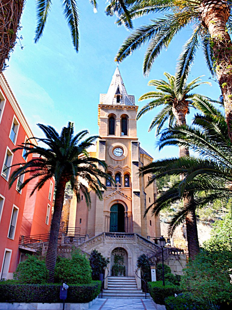 aguadearchena's tweet photo. ¿Has oído hablar de nuestra capilla? 

Abrió al culto en octubre de 1878, y fue construida por José Mª Aguilar, arquitecto madrileño que también hizo el Hotel Levante y el Casino. 

¿Te gustaría saber más?
https://t.co/0FwWkWcshX #FelizMartes #RecargaBalneario https://t.co/RUgLxKSia5