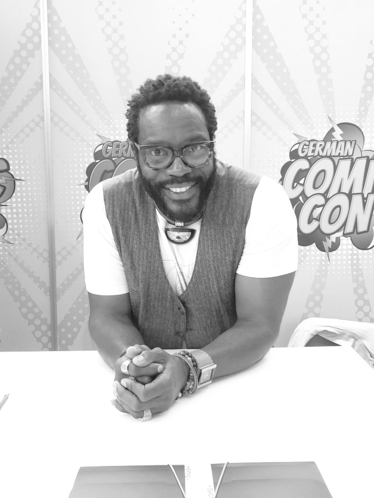 WorldsFinest020's tweet photo. The Comic Con in Munich was my best experience this year. You could say it was the best in my life! @seanpertwee and @realdavidmazouz were incredibly cool and I hope they will come back to Germany next year. Also a big thank you to @ChadLColeman #TWD #Tyreese #00Alfred #Gotham https://t.co/dDC8zjZrrw