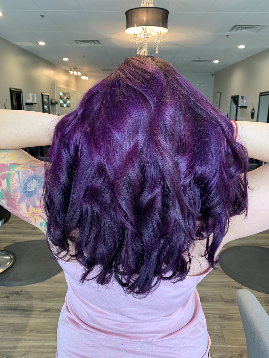 alexpaintshair's tweet photo. 🎆🔮 Eye Poppin Purple 🔮🎆
.
.
#jackwinnprocolor #pulpriot #framar #oliviagardenintbrushes #verbproducts #purplehair #vividhair #mermaidhair #denverstylist #westministerstylist #broomfieldstylist #alexisnbeauty https://t.co/uguWpDvBof