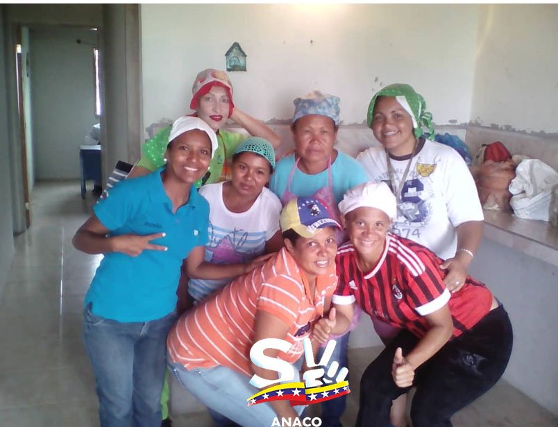 somosvzla_anaco's tweet photo. #16Jul Hoy desplegados desde la casa de alimentación Hugo Chavez del sector el portal del municipio #Anaco✌🇻🇪
#SomosVenezuela #FFM #MadresProcesadoras #PROAL
@NicolasMaduro @somosvzlagob @SomosV_ANZ @FFM_ANZ_OFICIAL @FFM_Oficiall 
#AtencionIntegralParaElPueblo 
#EnDefensaDeLaPaz https://t.co/p2fDr4TQ7s