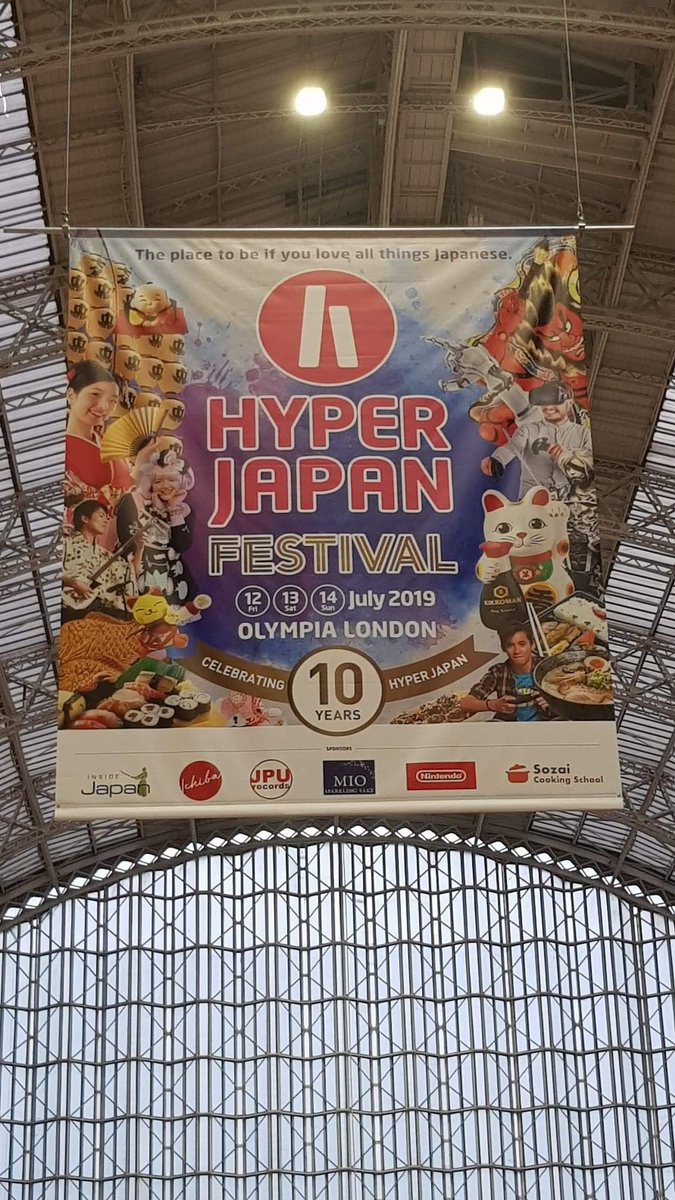 drawnbynicky's tweet photo. Fun day out at Hyper Japan last weekend! Lots to see, especially enjoyed the Hyper market, with so many artists, illustrators and makers showcasing designs inspired by the culture. Also loved my banana and chocolate chip bubble waffle!! #hyperjapan2019 #japaneseculture #london https://t.co/dUt94GS8Gu