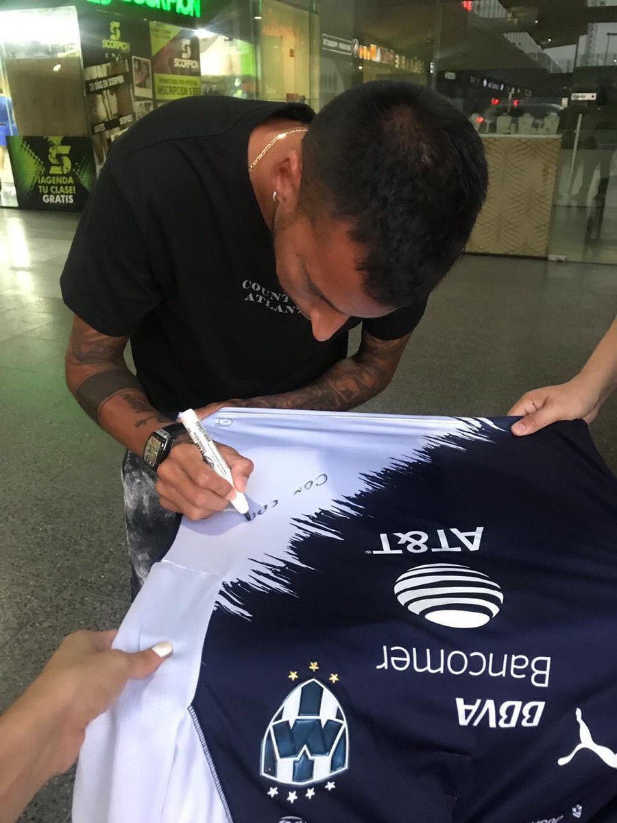 CavoRayado's tweet photo. ¡APOYEMOS A GERARDO EMILIO FUENTES MADRIGAL!
Este gran muchacho necesita de nuestro apoyo. Para esto Vangioni nos regala una playera autografiada, que se rifará este viernes en la previa a la liga en #Tabernabeu en la fiesta #FollowRayado.
@monty_guerra
@LaFuerzaRayada https://t.co/iO5NLcu8R1