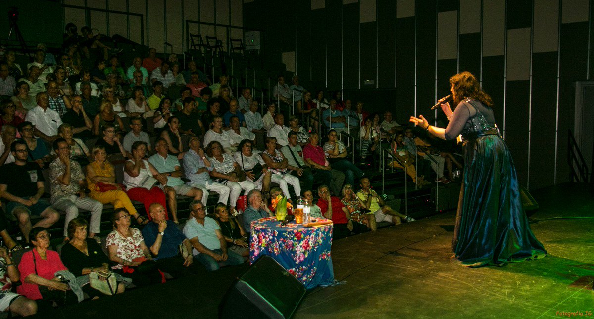 MariaMz63's tweet photo. Gracias a mi publico por llenar el Auditorio de Pineda de Mar os quiero #Lointimo @RadioPinedaFM @radioteletaxi @xavieramor @pinedademar @aytoelviso @ElQuincenal @cmarrabal @Ser_Pedroches @merceruiz @LaVanguardia @RadioTx_ @PozoblancoTV @RadioPenarroya https://t.co/4y3X4fHi5S