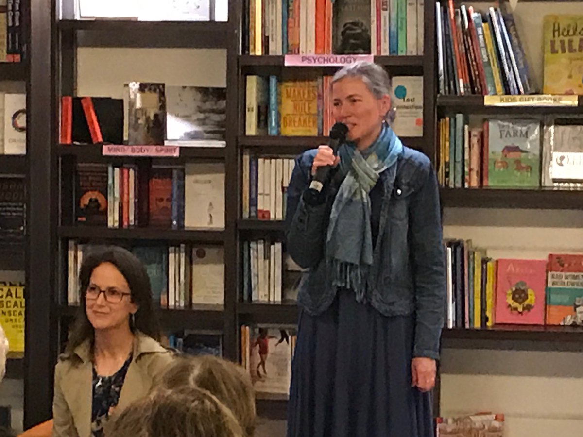 debbieflorence's tweet image. Tonight at the wonderful Book Lounge 📚📚
⁦@KarinaMSzczurek⁩ with @MissyAnnV at the #book launch of #ShadowFlicker, published by ⁦@KaravanPress⁩ 
Congratulations 🍾💕❤️📚