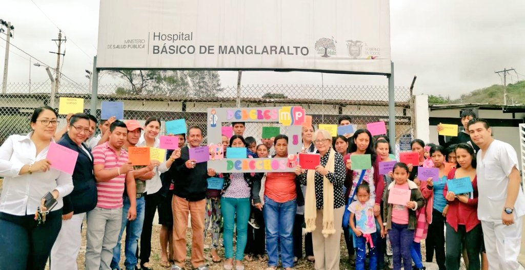 DPS_LosRios's tweet photo. "Conocer el nombre del profesional de la salud que te esta brindado atención es uno de tus derechos.", así se denomina la socialización dirigida a usuarios del Hospital de Manglaralto 🏥 en #SantaElena 

#BuenTratoEsSalud https://t.co/j2abQhlXpK