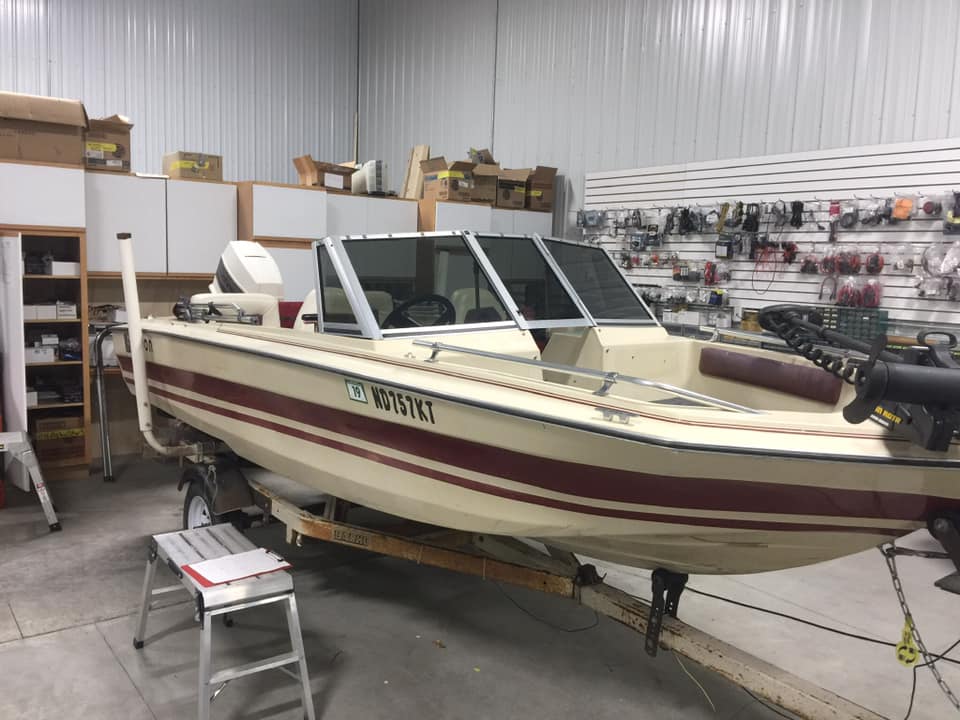 CodeZeroFargo's tweet image. Today we tinted a 1979 Larson boat with 20%. 
 Call us any time to get your boat tinted.
 701-478-0006