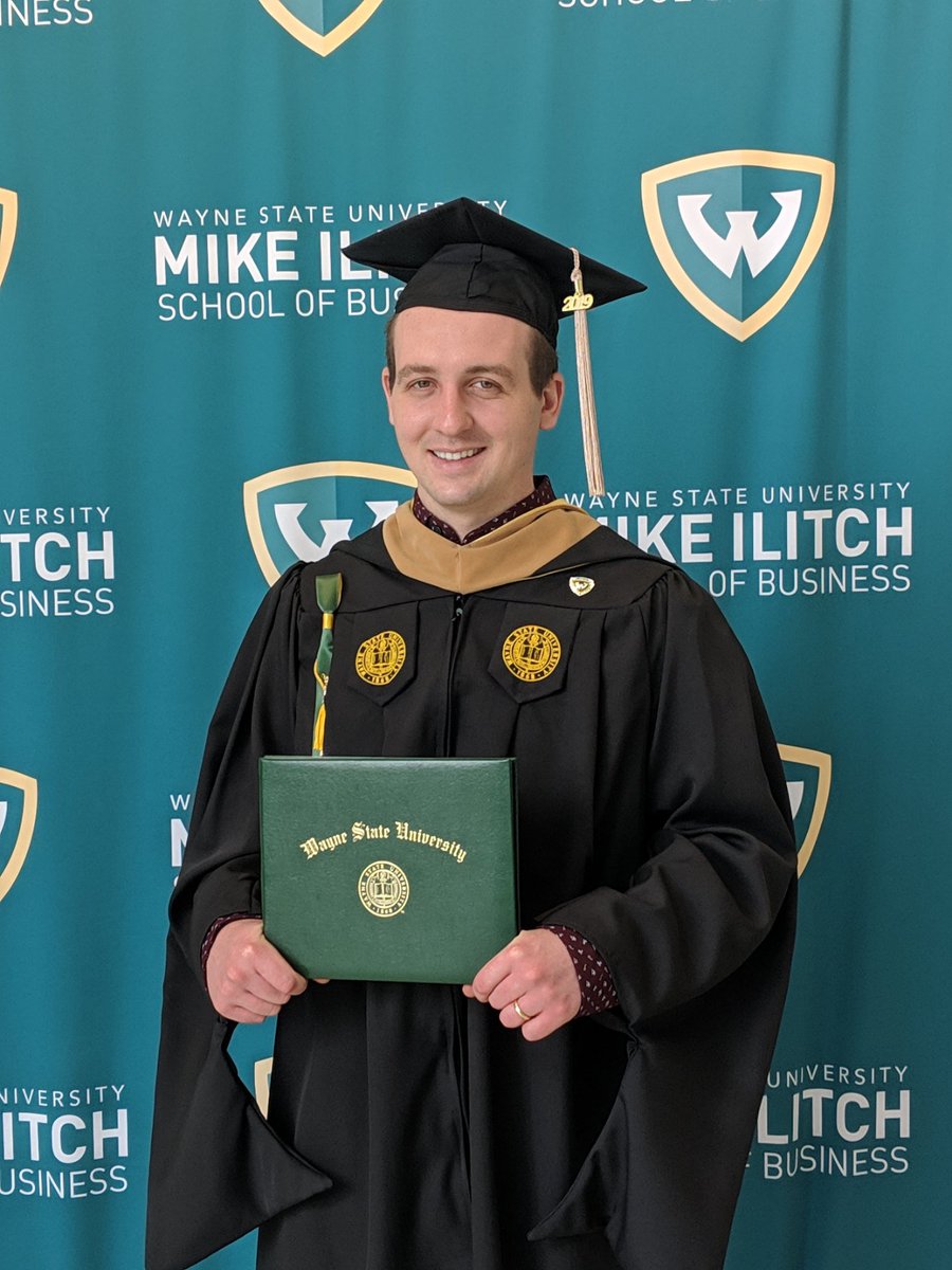 portelli_robert's tweet photo. MBA class of 2019 🎓💯 https://t.co/h9Nb9MupVK