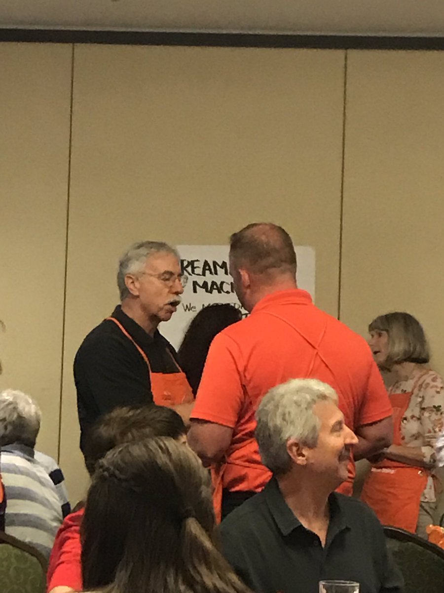 2009THD's tweet image. Our SASM, Scott learning how to be a #sellingmachine !