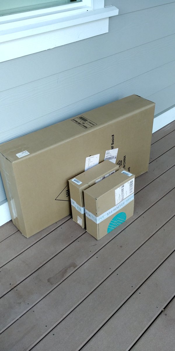 gingernthyme's tweet photo. @FedEx @FedExHelp 3 phone calls to customer support, 3 pick-up requests made by your representatives, 3 packages that aren't mine sitting on my porch. You have until the end of day or these packages are meeting their maker . . . the garbage can! https://t.co/O2UyqDbdk0