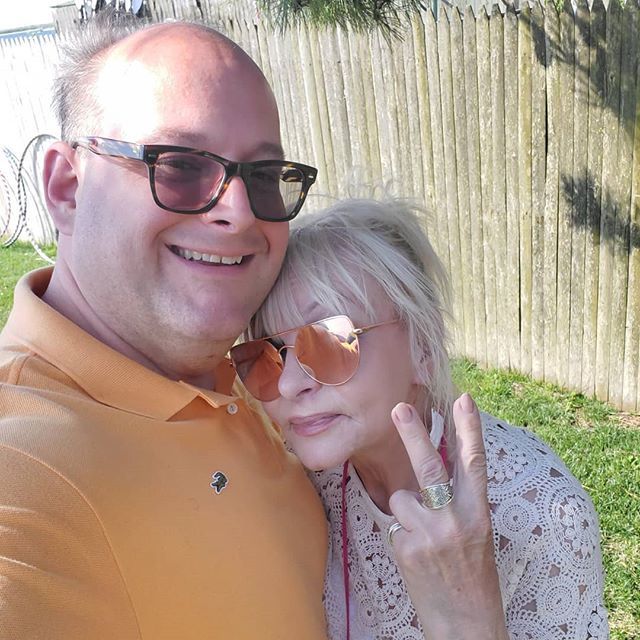 BigFatJoeyShow's tweet image. Summer Vibes ✌ with @margesr 🌞🌞🌞
.
.
.
.
.
#theminkisme #thebigfatjoeyshow #rhonj #bravolebrity #bravotv #bravo #margesr #hamptons #eastend #summerfun #summer #peace #peaceout #redcarpet #partytime #drinks #poolparty #pool #boating #boat @soundcloud … ift.tt/2kedSuK