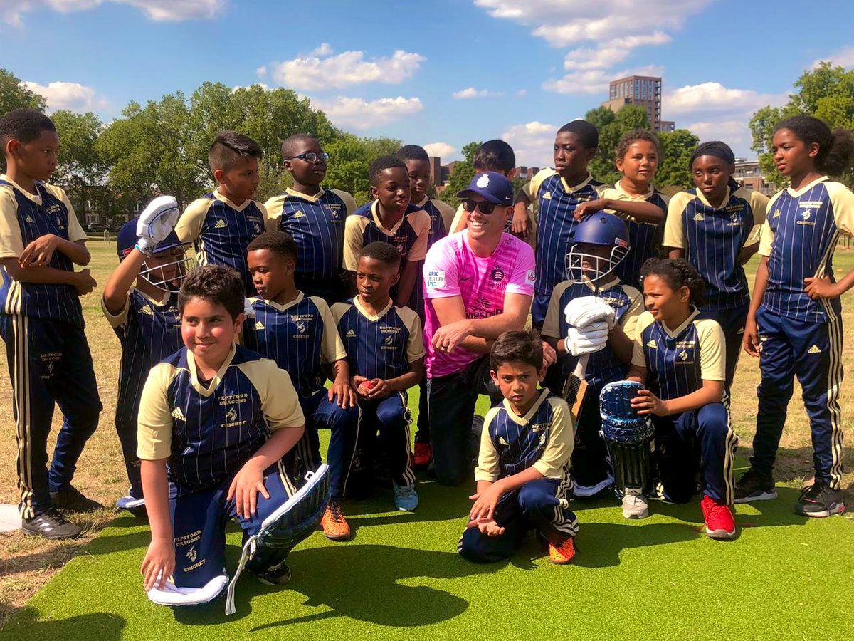 Wonderful to have @ABdeVilliers17 & @ivanthomas_5 to open the #DeptfordPark pitch. Thanks to @LdnCricketTrust @ECB_cricket @kentcricketdev @LewishamCouncil & @deptfordfolk for making it happen.
🤞🏽we can keep the #DeptfordDragons initiative going so local kids can access cricket.