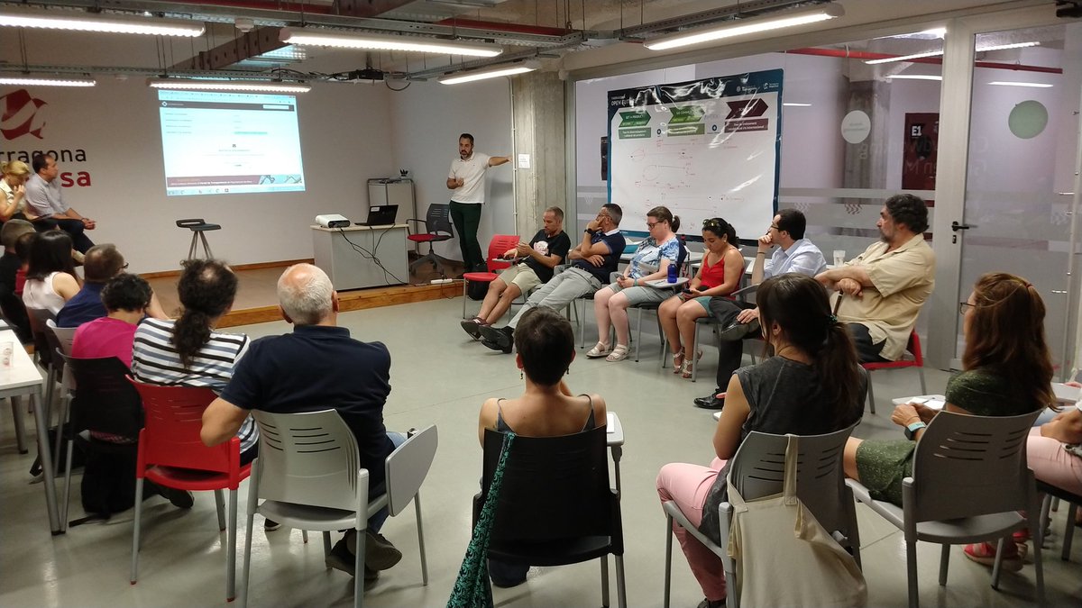 OpenDataTGN's tweet photo. "A vegades falta demanda per incentivar impuls polític a les dades obertes" "No se sap veure el valor del #OpenData" #OscarHellin @reus_cat #EstiuOpenData #OpenDataLab Tarragona @TGNAjuntament https://t.co/YgDTA7Xbmp