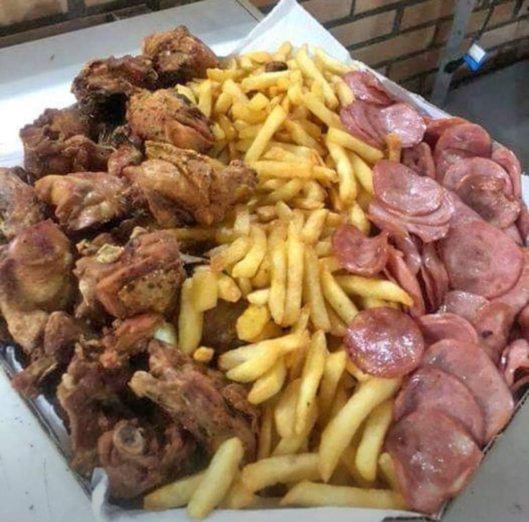 DosUniso's tweet photo. Ta frio né, rs .
Sair de casa pra que se o lanche pode ir até você! Com.taxa de 3,00  Temos o mata fome 14,00
×-tudo 10,00 
Duplo cheddar 8,00
Além dos combos ,das barcas e do frango a passarinho https://t.co/pgEbNUFpuy