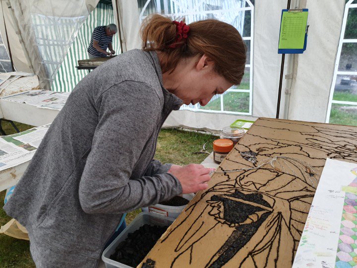 A reminder that petalling is going on all week in the petalling tent in the churchyard. 

All faces are welcome - experienced petallers and newcomers wanting to learn - there is something for everyone to be able to work on!  

Come along and have a go!