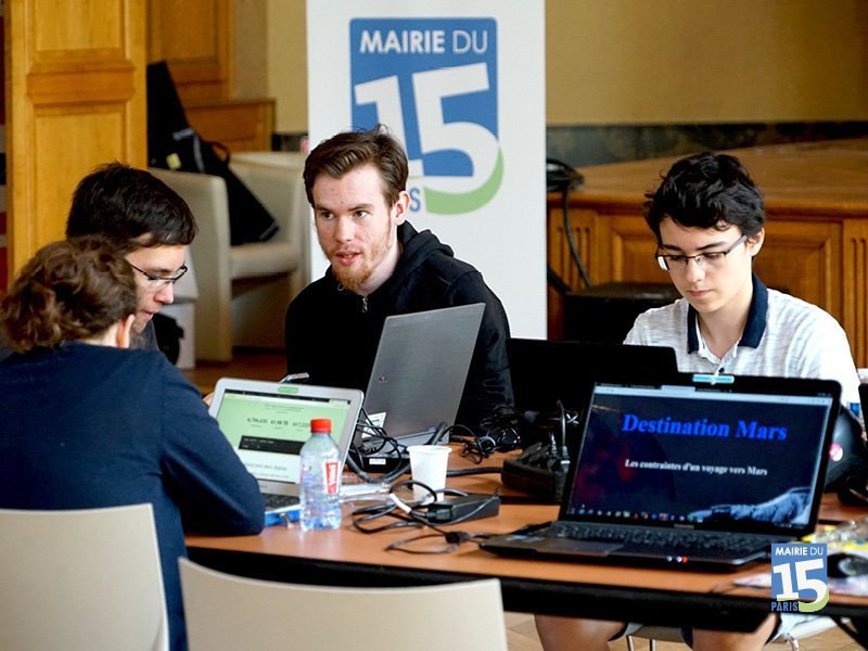 Philippe_Goujon's tweet image. 💻 2eme édition du #SummerCodingCamp que nous organisons à la @mairie15 !
✅ 200 jeunes de 16 à 24 ans formés gratuitement au code et à la programmation robotique par des spécialistes. Ils participeront également à une journée d'immersion en entreprise.
#Le15emepourvous