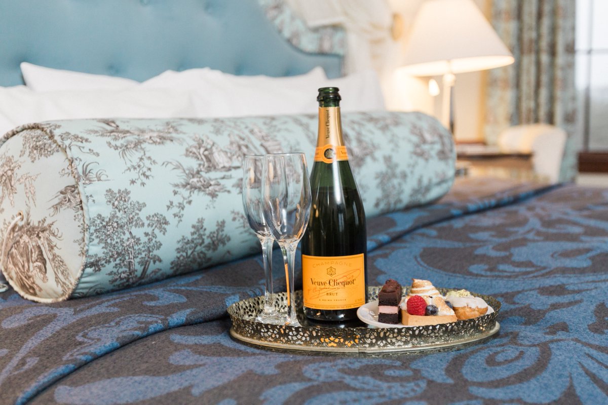 We are now accepting reservations beginning October 1st! Just in time to experience the fall foliage of the beautiful Hudson Valley. 
#fallfoliage #hudsonvalley #iloveNY #Rhinebeck #lifeclassicallybalanced #hudsonvalleyhotel #mirbeauinnandspa