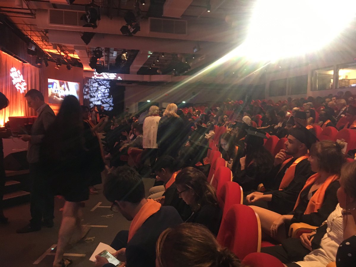 SubraCamille's tweet photo. [Cérémonie des bacheliers 2019 👩🏽‍🎓👨🏽‍🎓] une quarantaine de jeunes, leurs familles et leurs tuteurs présents à @citedessciences pr célébrer une belle réussite : le BAC !  Merci à nos partenaires qui partagent cette joie avec nous et merci @AudreyPulvar d’animer cette cérémonie ! https://t.co/9FmXEqqnze