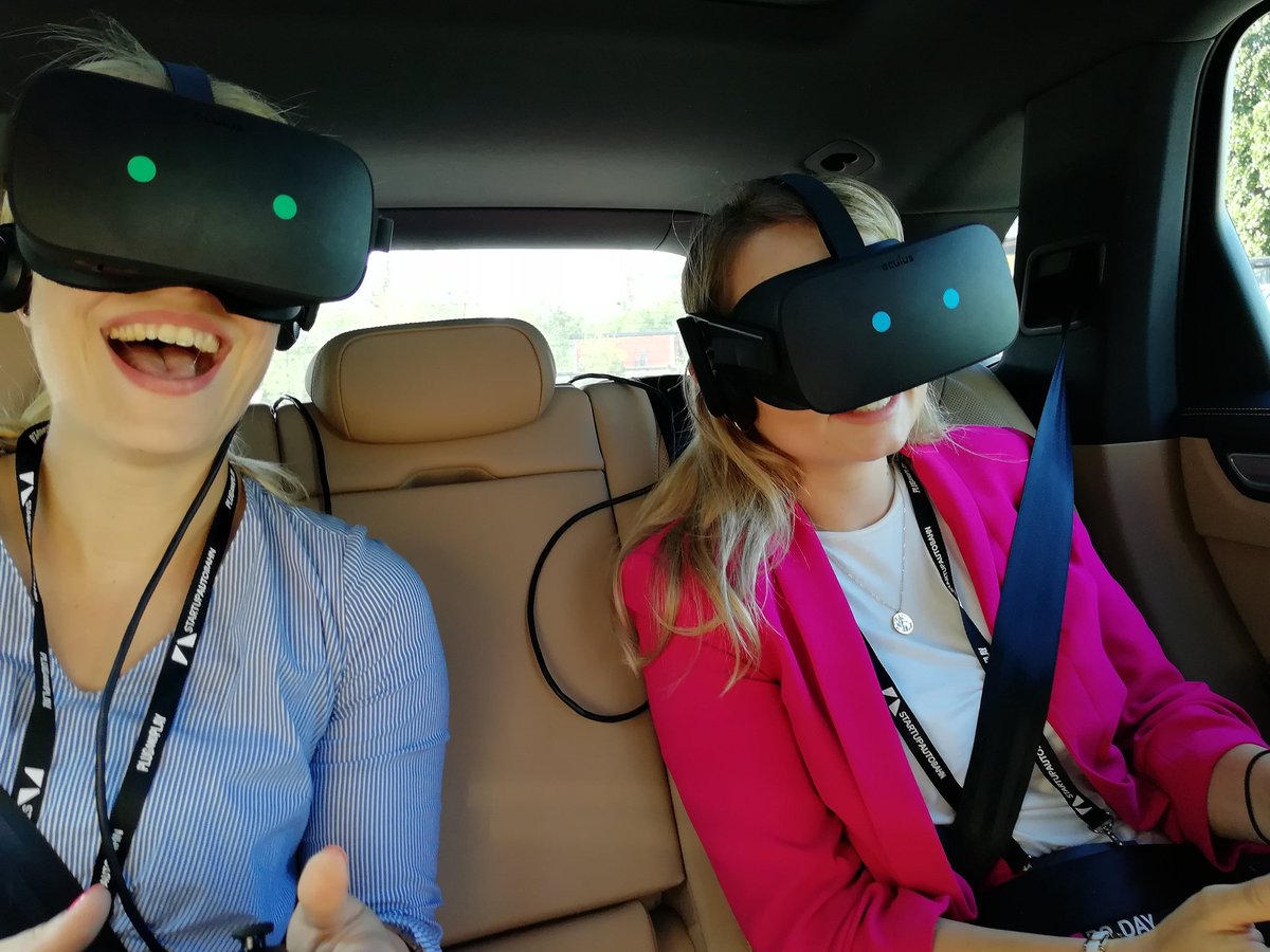 #Virtualreality in a #Cayenne with #holoride! What more can you ask for? Our faces say more than any words 😁 #startupautobahn #telekomwall